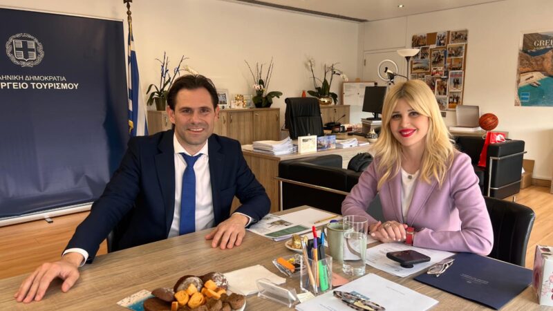 Είδε την Ράπτη και έβγαλε φωτογραφία ο Θόδωρος Τζέκος