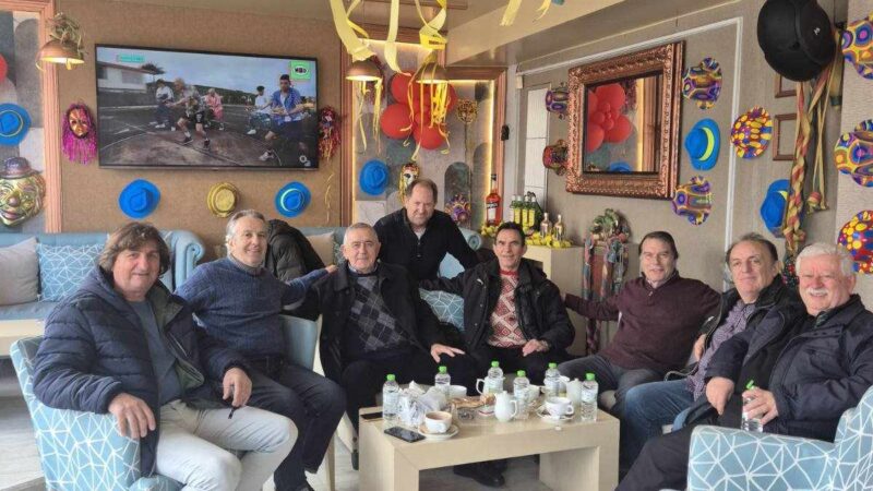 Καφεδάκι με τους παλαιμάχους του Αρη στο “Theros”