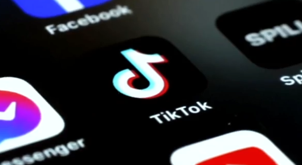 TikTok: Εφιάλτης για τους γονείς παγκοσμίως – Επέστρεψε το «blackout challenge»-Προσοχή: πέθαναν παιδιά (ΒΙΝΤΕΟ)