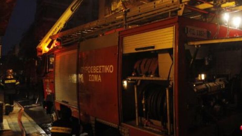 Τραγωδία στη Μηχανιώνα: Φωτιά σε λυόμενο τα ξημερώματα-Βρέθηκε απανθρακωμένη σορός