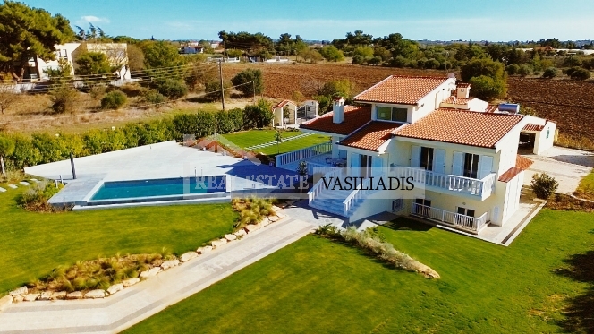 Real Estate Vasiliadis: ΠΩΛΕΙΤΑΙ εξαιρετική ανακαινισμένη μονοκατοικία τριών επιπέδων στο Αγγελοχώρι