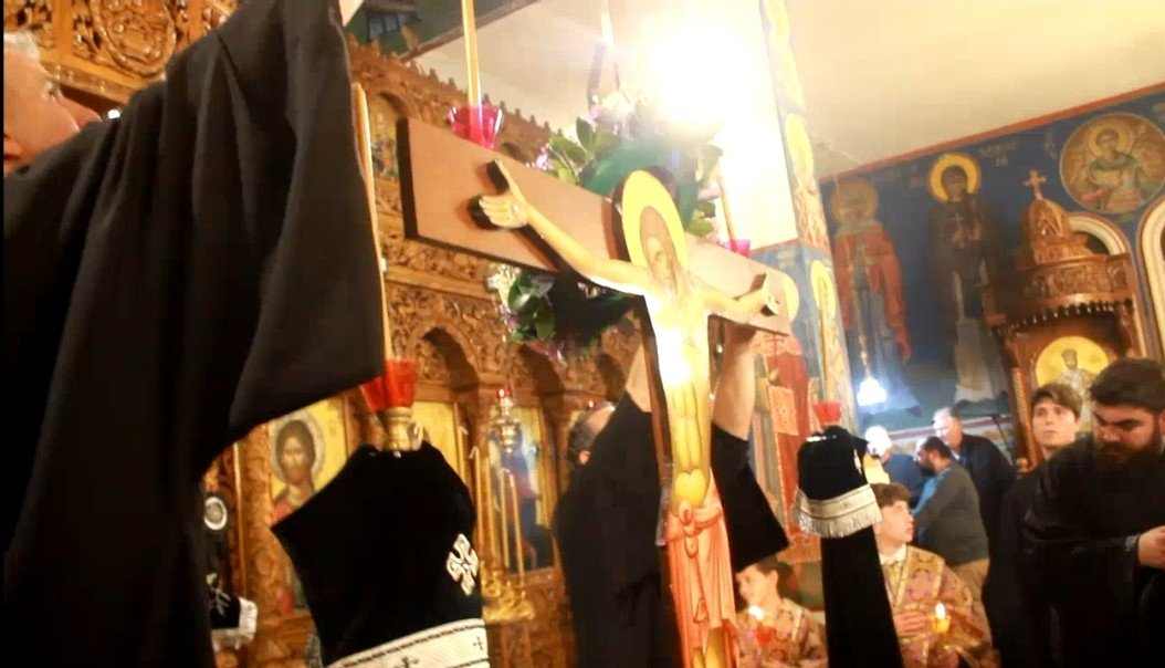 Η συγκλονιστική στιγμή της σταύρωσης του Ιησού στην Ανω Περαία (ΒΙΝΤΕΟ)