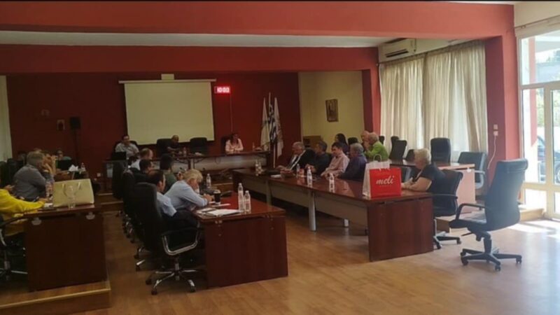 Την ώρα που ο Δήμος έχει πνιγεί στα χόρτα, ο Τζέκος λέει πως δεν υπάρχει πρόβλημα!!!-Μπάρμπας: “Πρέπει να ντρέπεσαι” (2 ΒΙΝΤΕΟ)