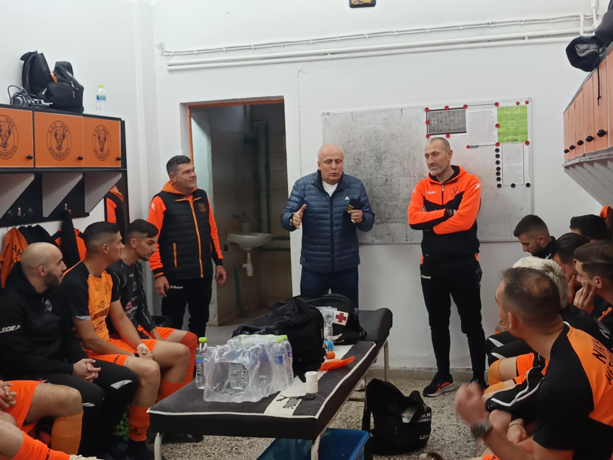 Με…Τοπαλίδη στα αποδυτήρια η Νίκη Μεσημερίου λίγο πριν το ματς ανόδου! (ΦΩΤΟΡΕΠΟΡΤΑΖ)