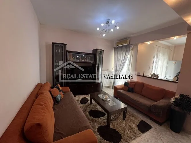 Real Estate Vasiliadis: ΠΩΛΕΙΤΑΙ ανακαινισμένο διαμέρισμα στο κέντρο της Μηχανιώνας