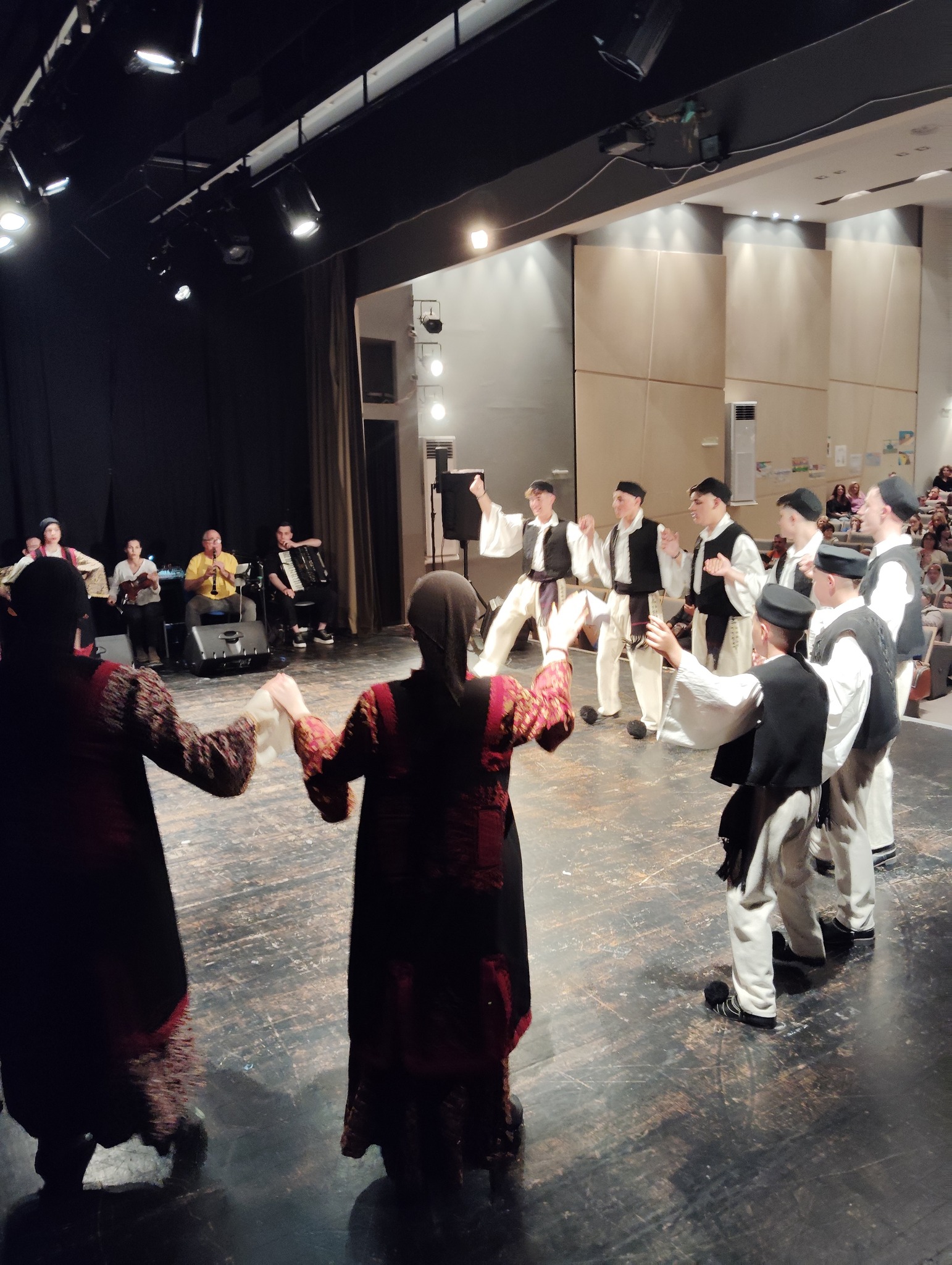 Στιγμές Youth Folk Festival…-H συνέχεια σήμερα στις 18:00(ΦΩΤΟΡΕΠΟΡΤΑΖ+3 ΒΙΝΤΕΟ)