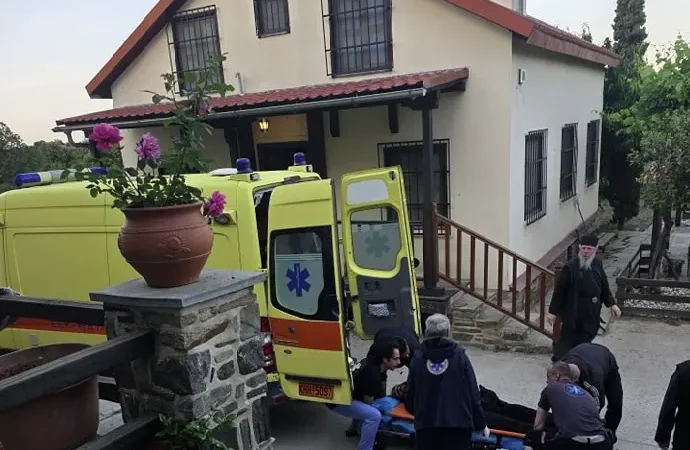 Σοβαρό αιματηρό επεισόδιο στο Αγιο Ορος: Επιτέθηκαν με γροθιές στο κεφάλι σε μοναχό της Μονής Εσφιγμένου