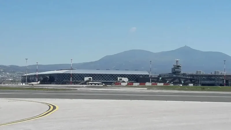 Απάτη με αλλοδαπούς στο αεροδρόμιο