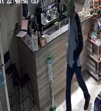 Μπήκε σε ψιλικατζίδικο στη Περαία και αντί για λεφτά έβγαλε…κοτρόνες!