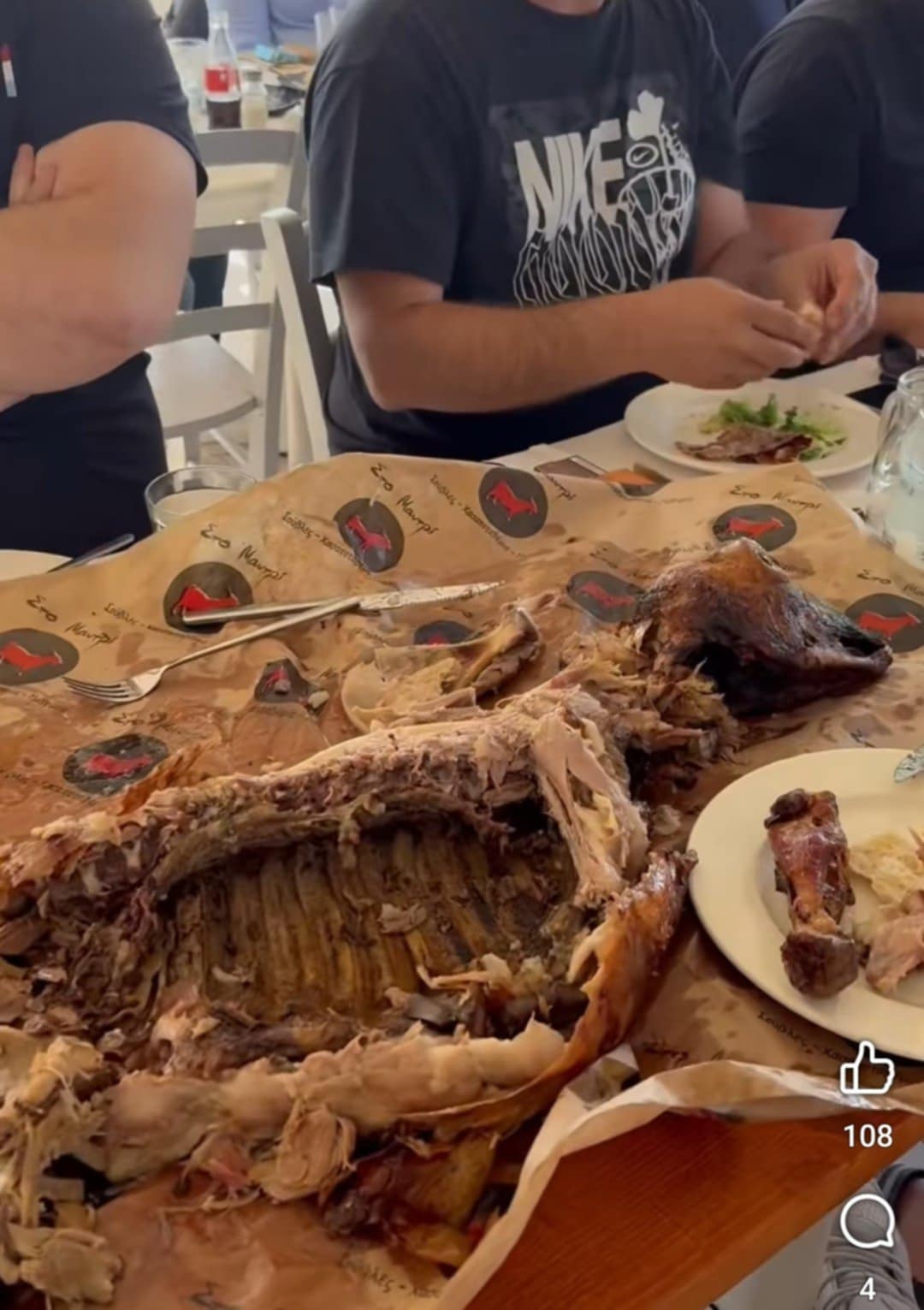 Ξεκοκάλισαν ολόκληρο αρνί στην “Προβατίνα”!! (2 ΒΙΝΤΕΟ)