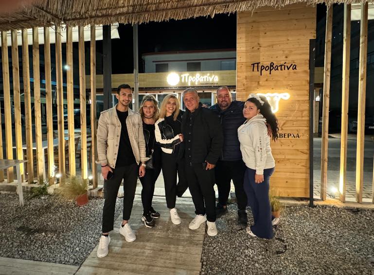 Προβατίνα: Όλο το μαγαζί μια παρέα σε μια υπέροχη βραδιά όλο επιτυχίες …(ΒΙΝΤΕΟ)
