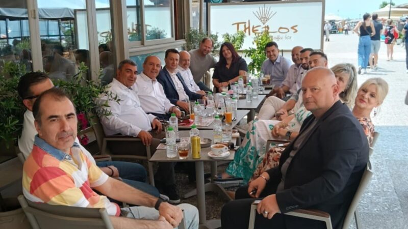 Μετά την εκδήλωση της ΝΔ: Για καφέ στο “Theros”!