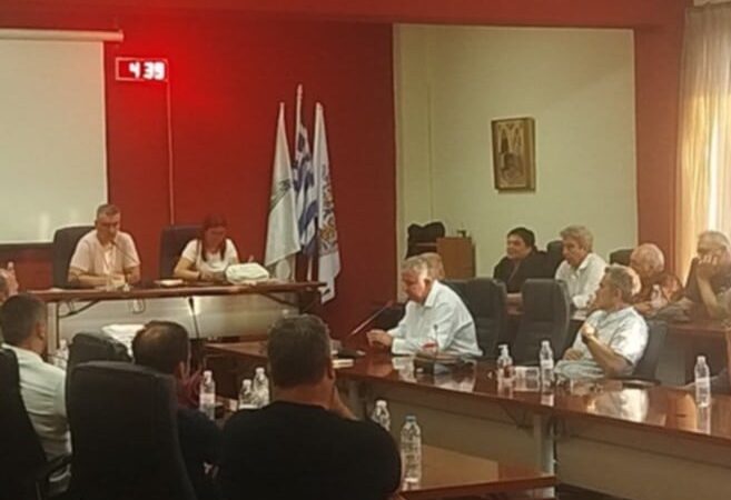 Κούτουκας δίχως “μαλλιά στη γλώσσα”: “Πήρατε από τις τσέπες των δημοτών έναν πακτωλό χρημάτων” (ΒΙΝΤΕΟ)