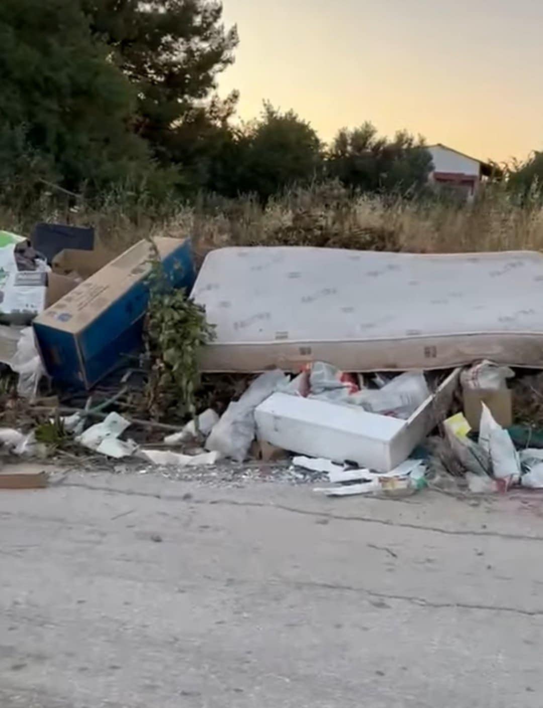 Γέμισε σκουπίδια η Επανομή (3 ΒΙΝΤΕΟ)