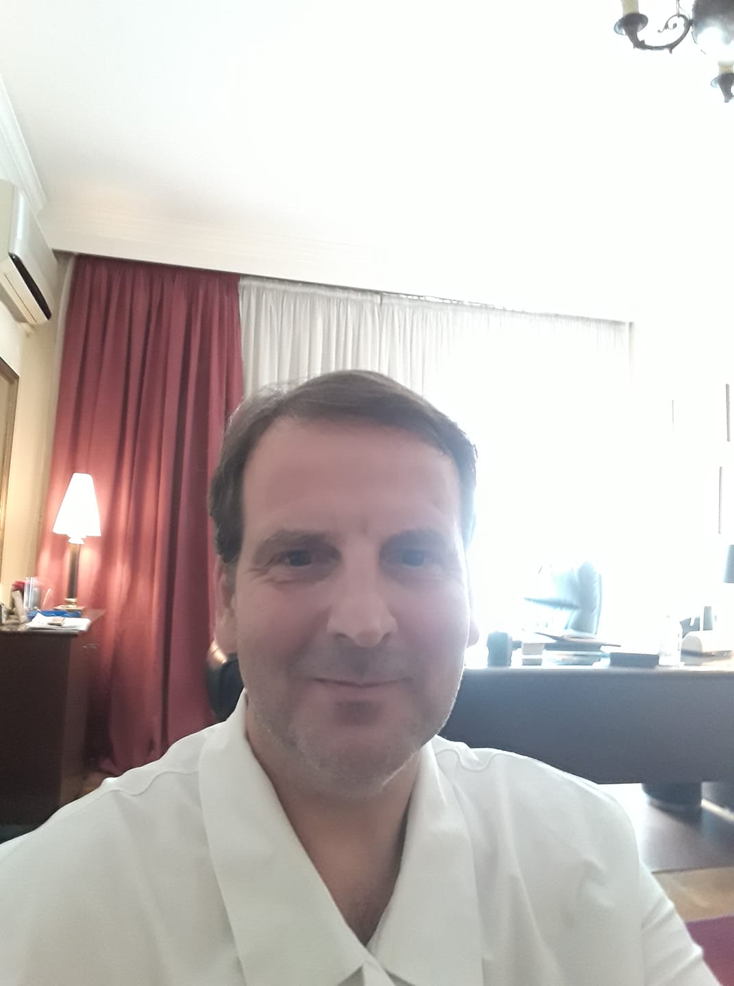 Θέλετε να κόψετε το τσιγάρο ή το αλκοόλ; Ο Νίκος Τακίδης μπορεί να σας βοηθήσει…