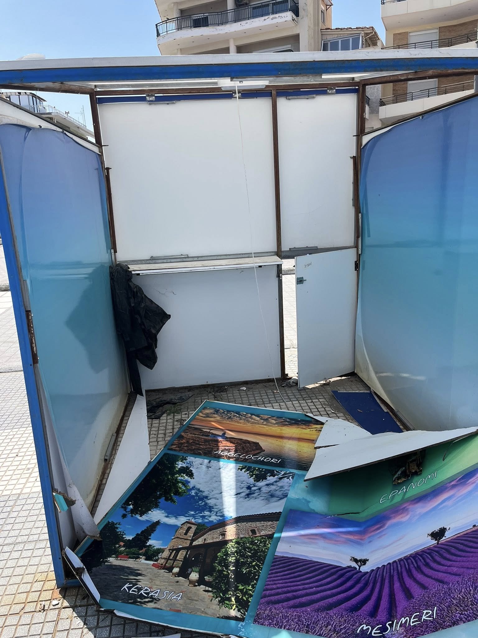 Βανδάλισαν το περίπτερο του Τουριστικού Συλλόγου στη Περαία-Οργισμένη αντίδραση από Μπαλασά