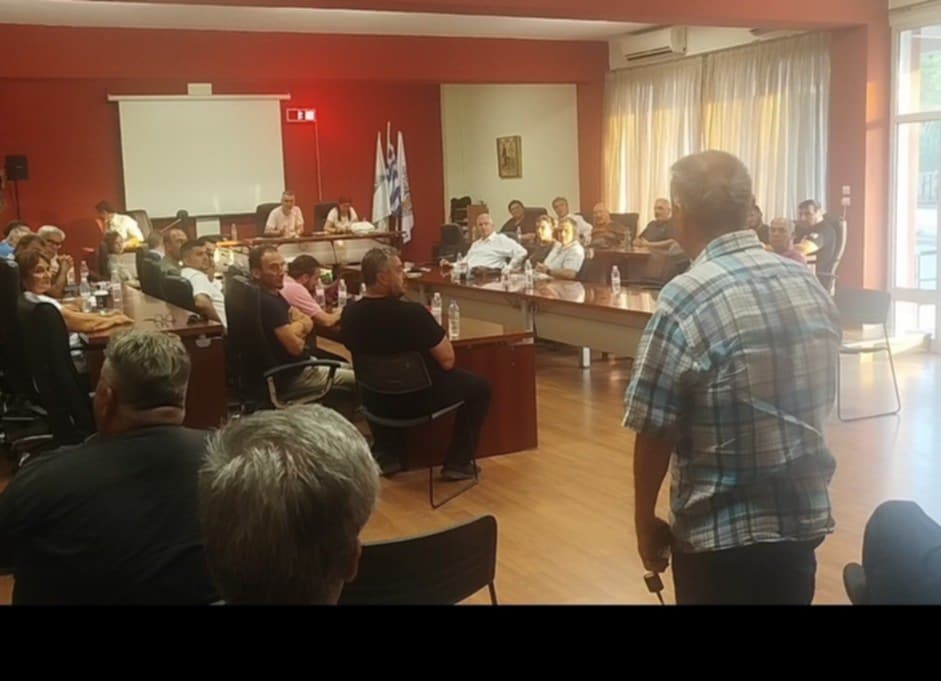 Κραυγή δημότη Γιάννη Χαρισούλη: ” Η πόλη βρωμάει…” (ΒΙΝΤΕΟ)