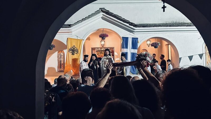 Παραμονή Αγίας Παρασκευής στη Μηχανιώνα: Πλήθος πιστών για την Χάρη Της! (ΦΩΤΟΡΕΠΟΡΤΑΖ)