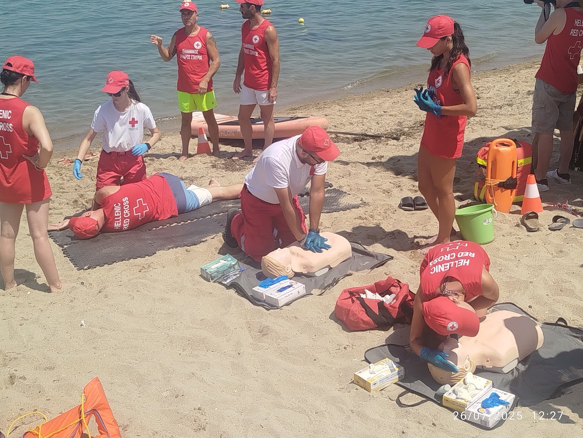ΤΩΡΑ στη ΠΕΡΑΙΑ: Επιδείξεις διάσωσης στο νερό από τον Ελληνικό Ερυθρό Σταυρό (ΦΩΤΟΡΕΠΟΡΤΑΖ+ΒΙΝΤΕΟ)