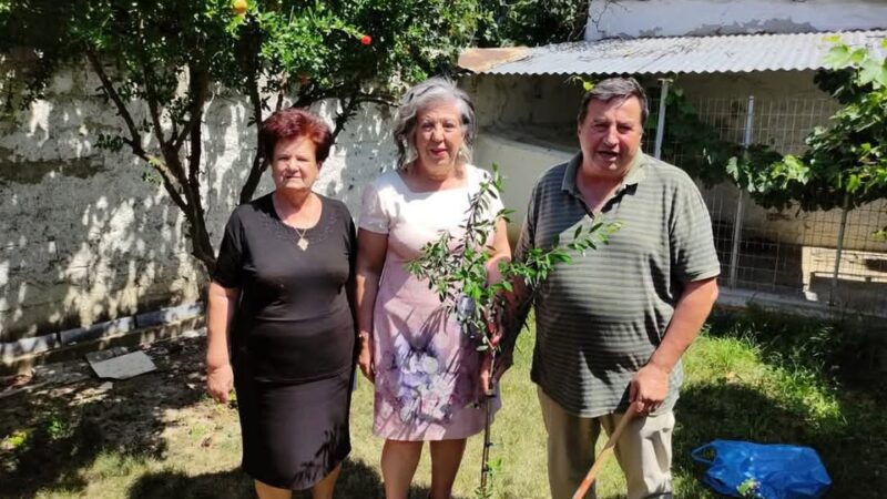 Στιγμές συγκίνησης με άρωμα Επιβατών: Ο Ιωάννης Κοριτσίδης στην αυλή της αείμνηστης Μαρίας Γιοβανάκου Αποσέρκογλου στην Πτολεμαϊδα (ΒΙΝΤΕΟ)