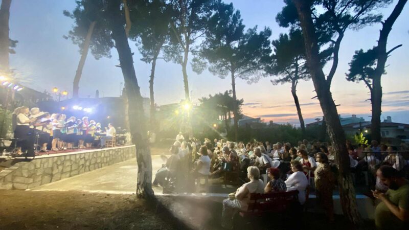 Ανω Περαία: Υπέροχη χορωδία και λαϊκή βραδιά στη Μεταμόρφωση του Σωτήρος (ΦΩΤΟΡΕΠΟΡΤΑΖ+2 ΒΙΝΤΕΟ)