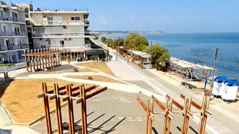 Ντροπιαστικό ακαλαίσθητο θέαμα λίγο πιο πέρα από την κεντρική πλατεία της Περαίας (ΦΩΤΟΡΕΠΟΡΤΑΖ)