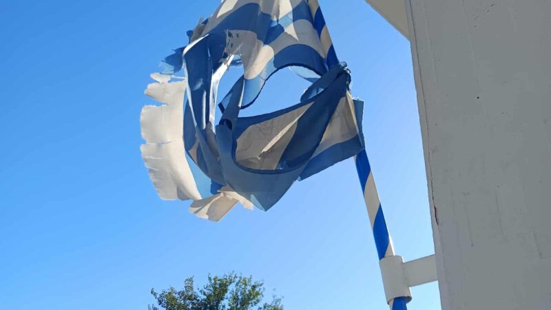 Η Ελληνική σημαία στην Κοινοτική Αγορά της Επανομής (ΦΩΤΟΡΕΠΟΡΤΑΖ)