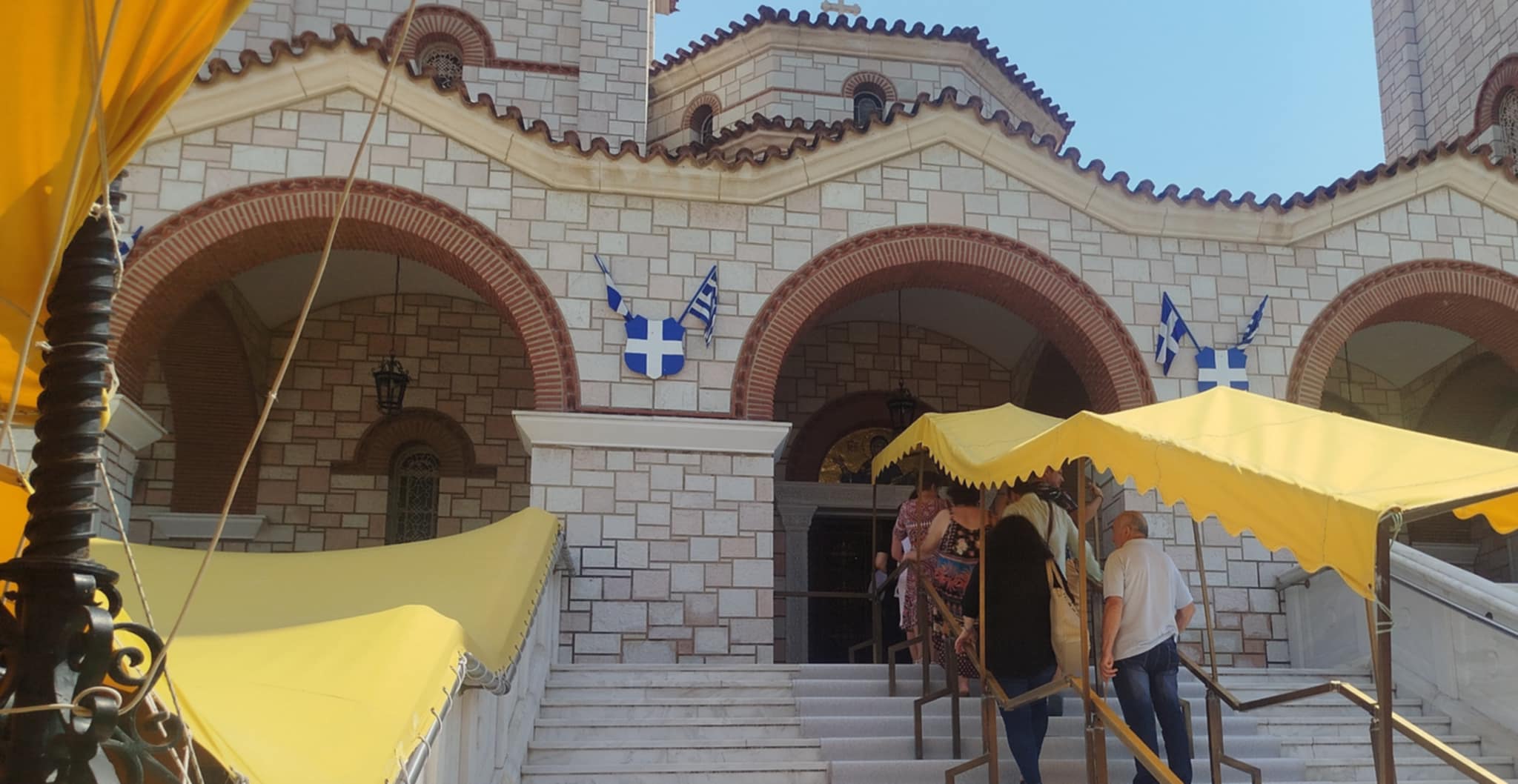 Ουρά από νωρίς στην Παναγιά της Μηχανιώνας (ΦΩΤΟΡΕΠΟΡΤΑΖ)