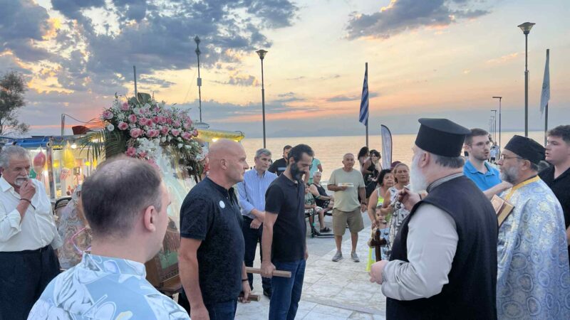 Στο εκκλησάκι της Περαίας: Πλήθος κόσμου στην περιφορά της Ιεράς Εικόνας (ΦΩΤΟΡΕΠΟΡΤΑΖ)
