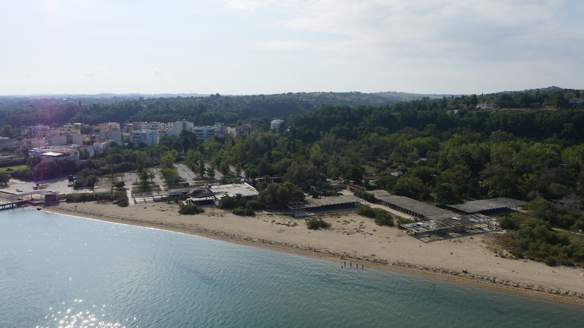 Επεσαν οι υπογραφές, ξεκινά η αξιοποίηση του κάμπινγκ της Αγίας Τριάδας