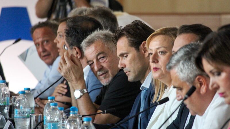 “Θόδωρε ξύπνα, ξεκίνησε η συνεδρίαση…”