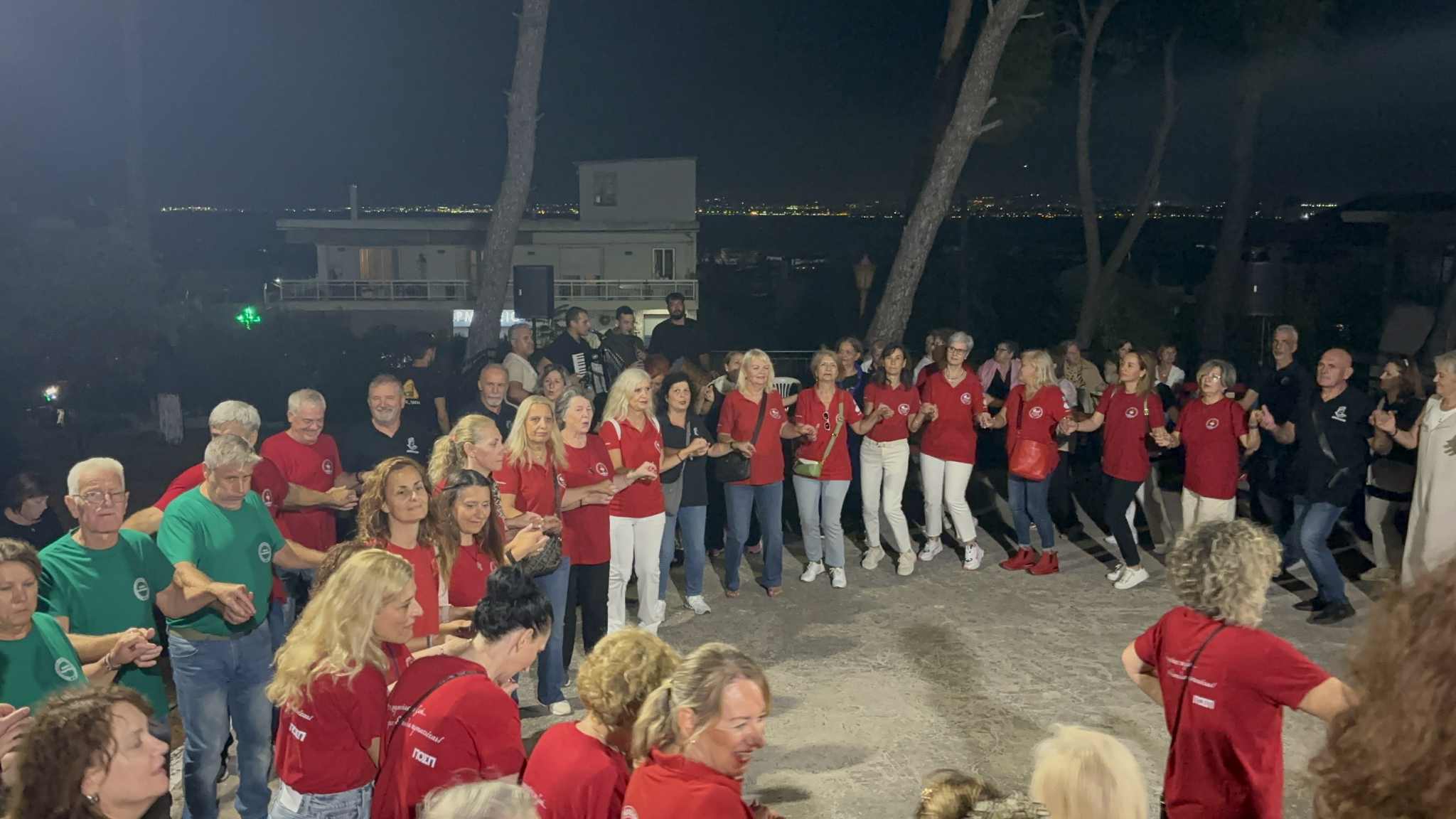 Ατελείωτο γλέντι στην Ανω Περαία για τα 102 χρόνια!!! (ΦΩΤΟΡΕΠΟΡΤΑΖ+ΒΙΝΤΕΟ)