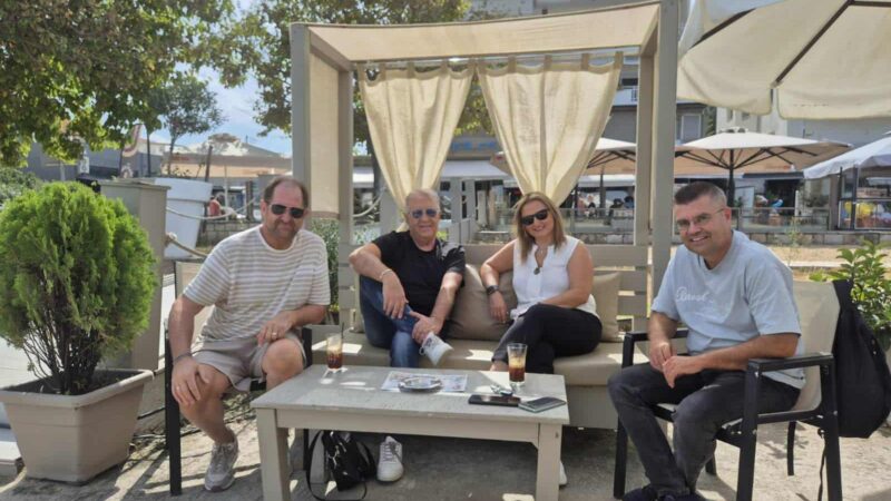 Νέο πρόγραμμα με Γιάννη Δώρα και Μίνα Βάστα στο “Theros”: “Ελάτε, ξεκινάμε αυτό το Σάββατο” (ΒΙΝΤΕΟ)