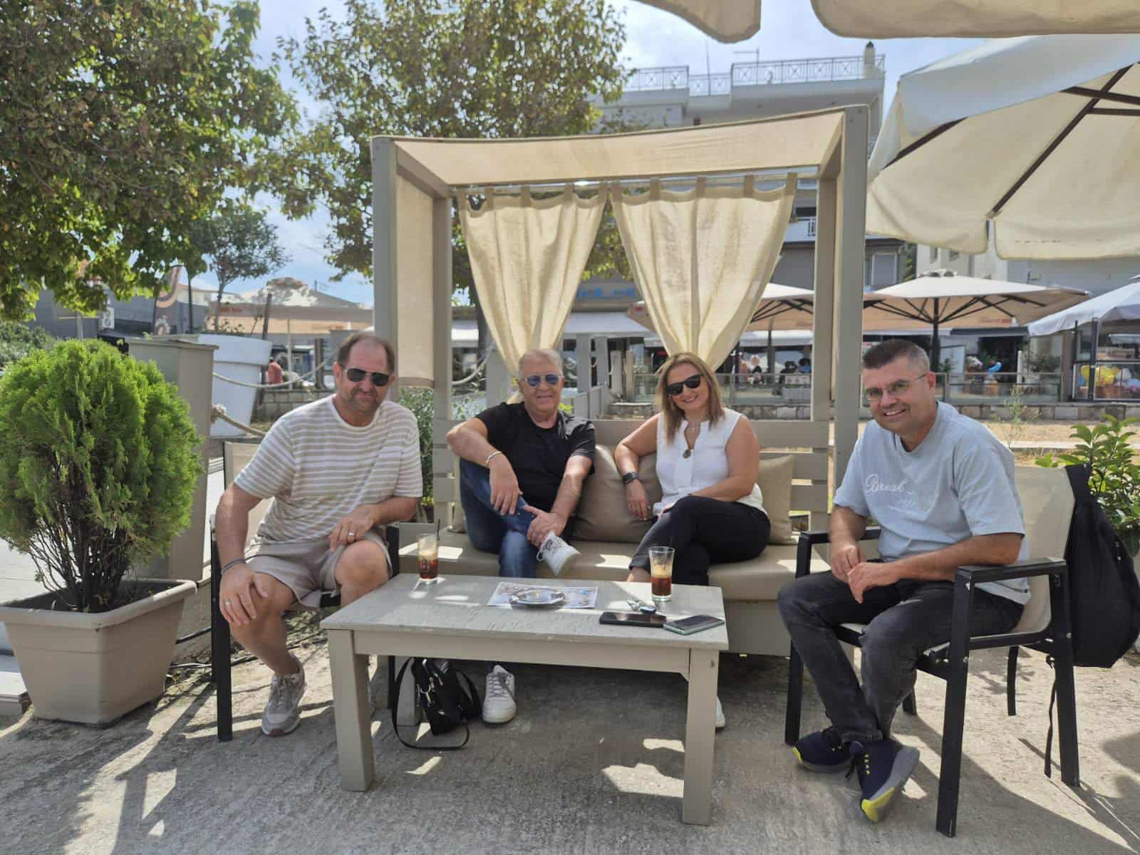 Νέο πρόγραμμα με Γιάννη Δώρα και Μίνα Βάστα στο “Theros”: “Ελάτε, ξεκινάμε αυτό το Σάββατο” (ΒΙΝΤΕΟ)