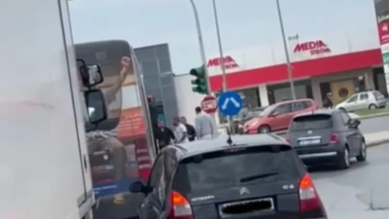 IKEA: Οδηγός σταμάτησε και επιτέθηκε στο “72” της Μηχανιώνας (ΒΙΝΤΕΟ)