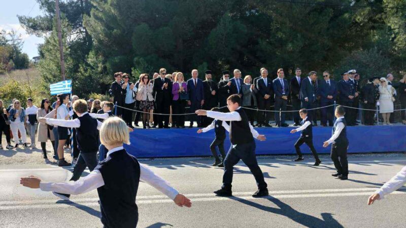 Η Περαία τίμησε την 28η Οκτωβρίου-Λαμπρή παρέλαση και κατάθεση στεφάνων (ΦΩΤΟΡΕΠΟΡΤΑΖ)