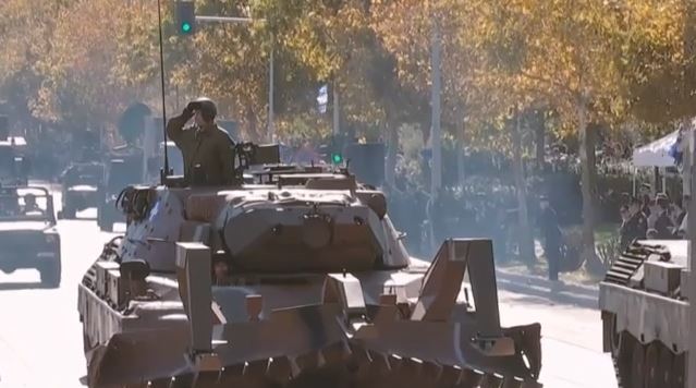 Συγκίνηση & υπερηφάνεια στην στρατιωτική παρέλαση στη Θεσσαλονίκη-Τα μηνύματα της πολιτειακής και πολιτικής ηγεσίας (ΒΙΝΤΕΟ)