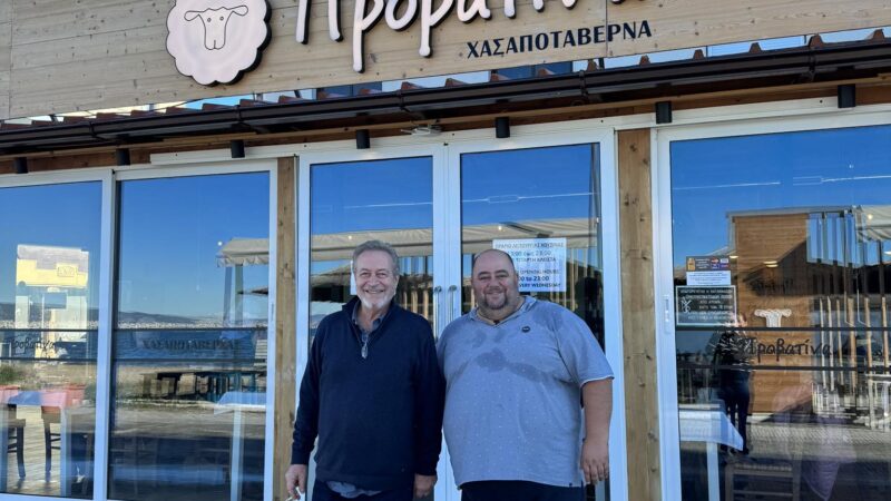 Ο Γρηγόρης Βαλτινός έφαγε στην “Προβατίνα”!