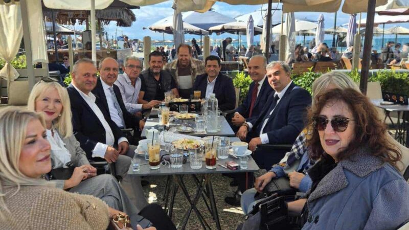 Εορταστικός καφές στο “Theros”!
