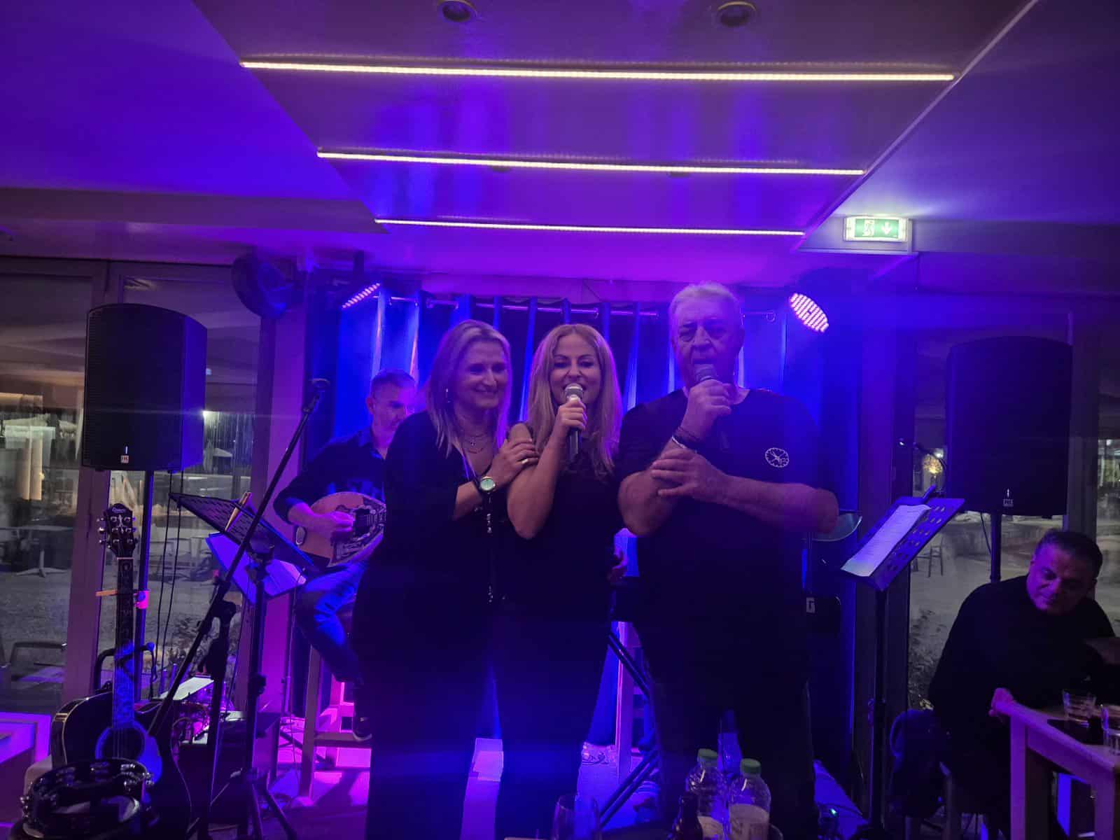To sold out  της Σοφίας Βήκα και το γενέθλιο πάρτι της Τετάρτης!!! (ΒΙΝΤΕΟ)