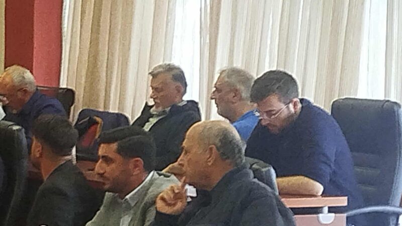 “Μετακόμισε” στα απέναντι έδρανα ο Χαρμάνας