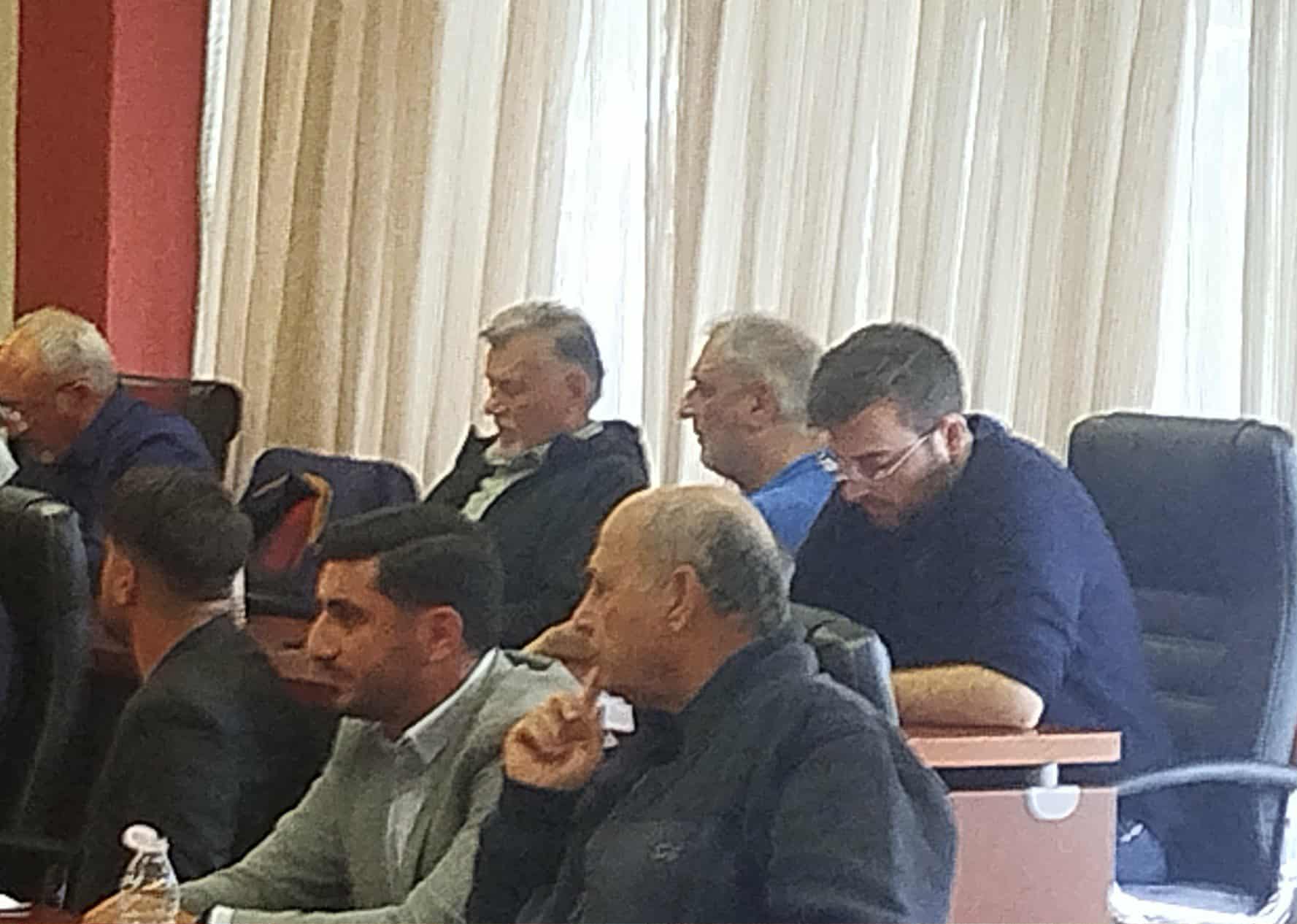 “Μετακόμισε” στα απέναντι έδρανα ο Χαρμάνας