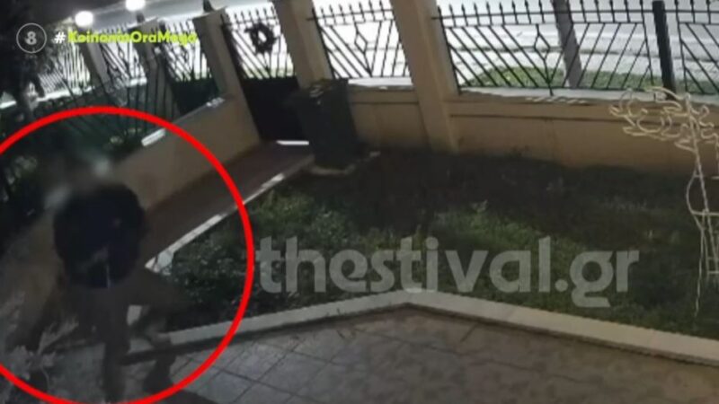 Θεσσαλονίκη: Ο… ατζαμής κλέφτης του χριστουγεννιάτικου δένδρου (BINTEO)