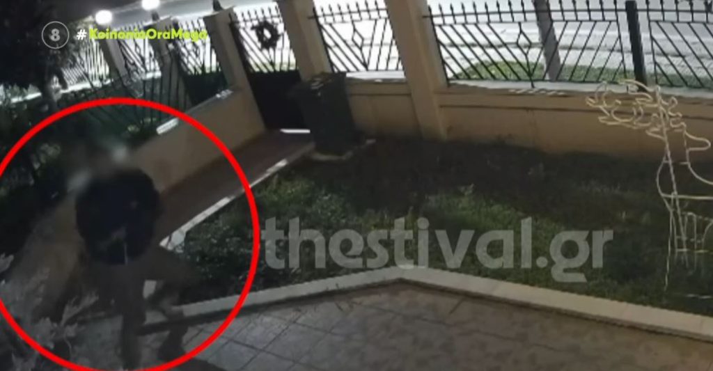 Θεσσαλονίκη: Ο… ατζαμής κλέφτης του χριστουγεννιάτικου δένδρου (BINTEO)
