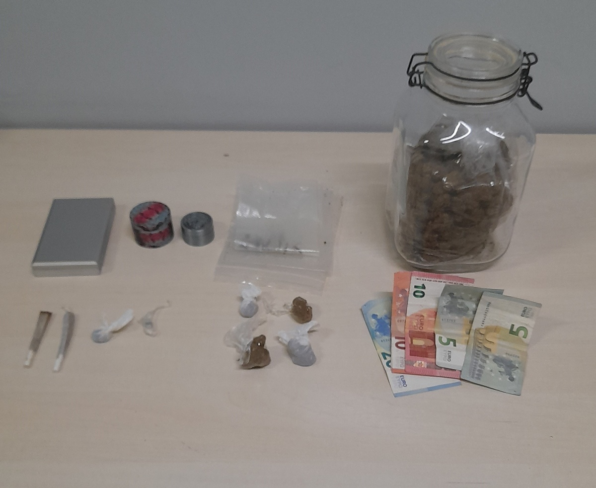 16χρονος έμπορος ναρκωτικών στο Πλαγιάρι