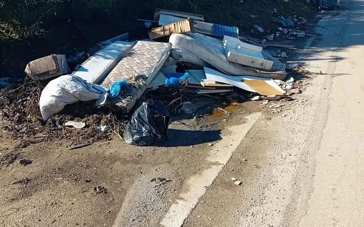 Εξαίσιες εικόνες: Μικρές χωματερές στο δρόμο Επανομής-Ηράκλειας (ΦΩΤΟΡΕΠΟΡΤΑΖ)
