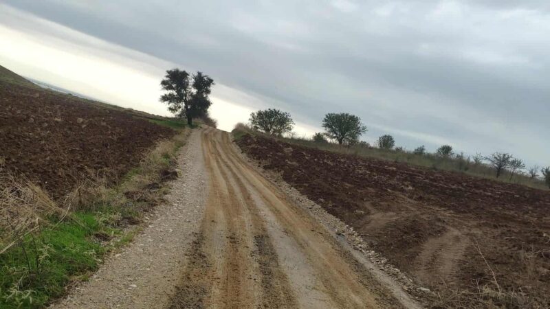 Ανω Περαία: Προχειρότητα χωρίς τέλος ακόμη και σε αγροτικούς δρόμους (ΦΩΤΟΡΕΠΟΡΤΑΖ)
