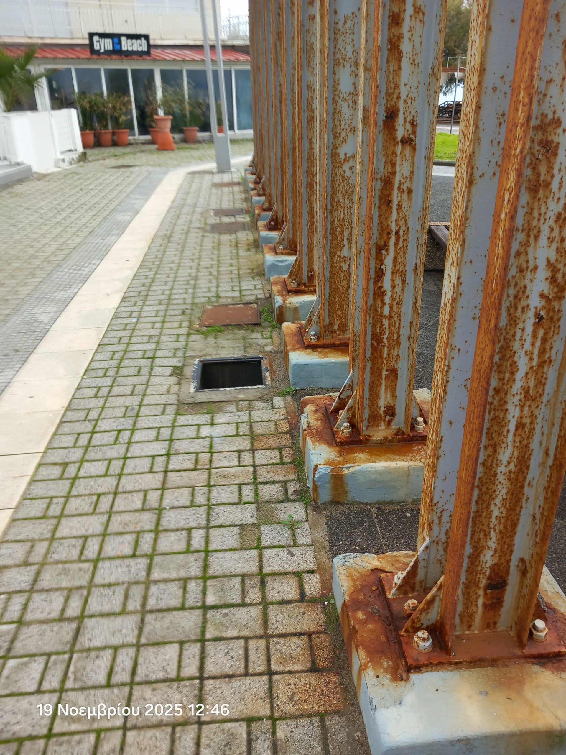 Παραλιακή ζώνη Περαίας: Σκουριά μόνο… (ΦΩΤΟΡΕΠΟΡΤΑΖ)