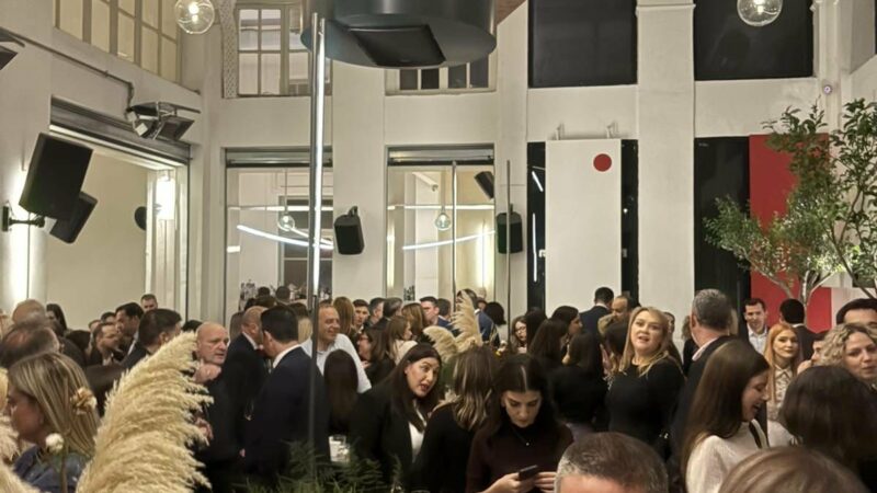 Εκλογές Δικηγορικού Συλλόγου: Σύνθημα νίκης από τον Δημήτρη Φινοκαλιώτη σε εκδήλωση της παράταξής του (ΦΩΤΟΡΕΠΟΡΤΑΖ)