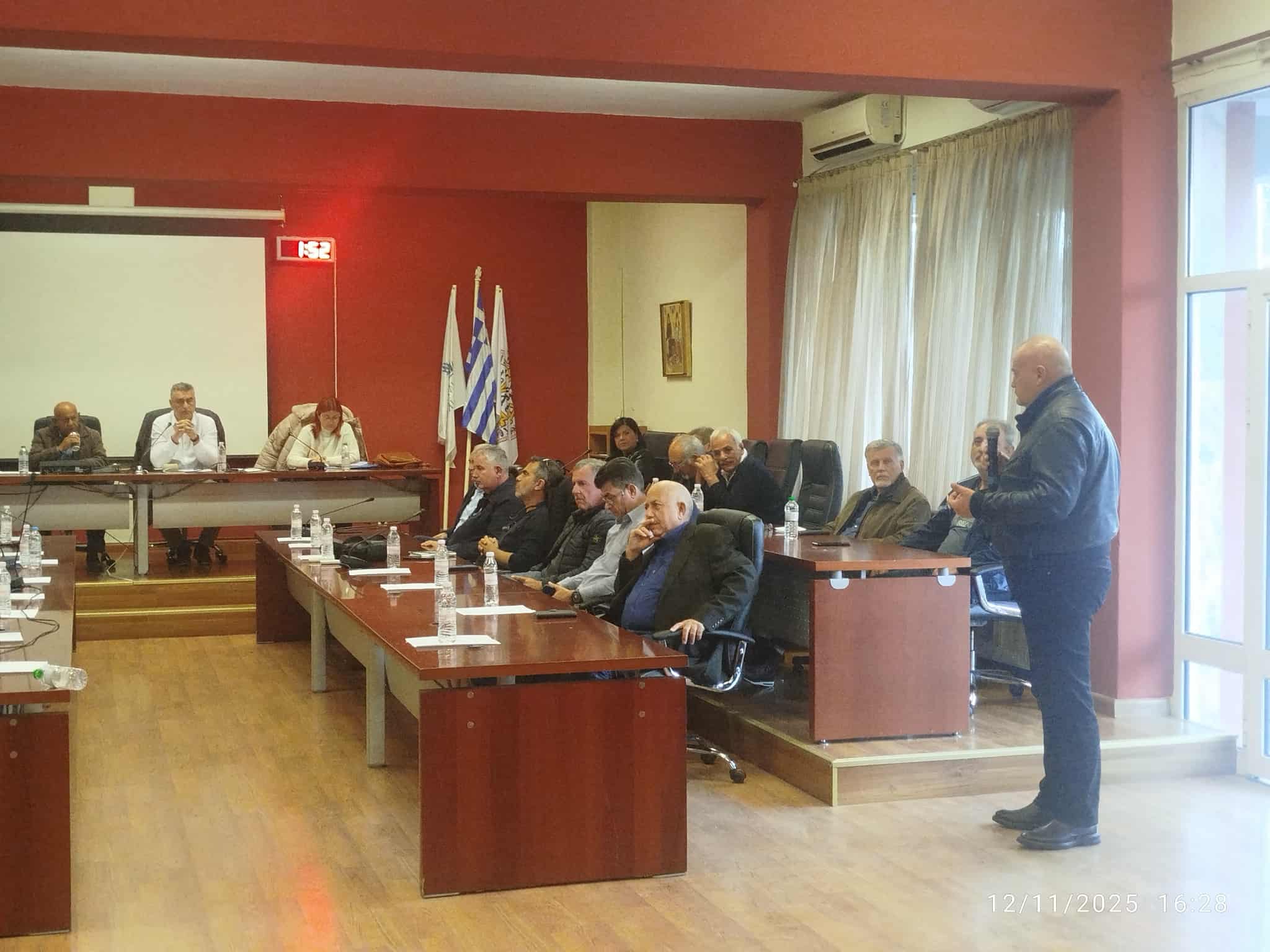 Ενθουσιώδης υποδοχή σύσσωμου του Δημοτικού Συμβουλίου για δημιουργία ανοιχτού θεάτρου (ΒΙΝΤΕΟ)
